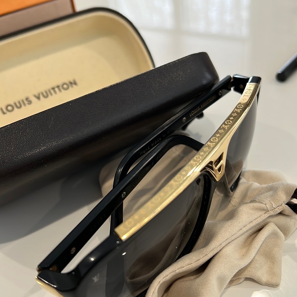 Louis Vuitton evidence sunglasses